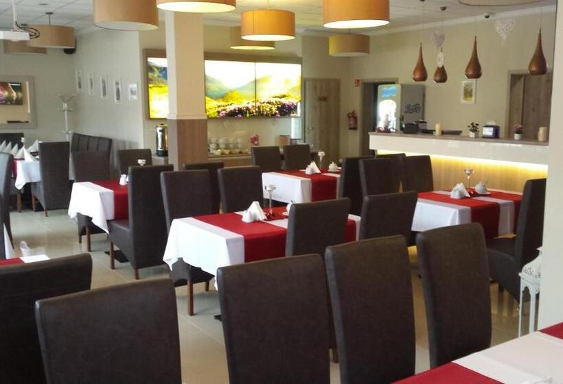 تختخواب و صبحانه Dworek W Płoni