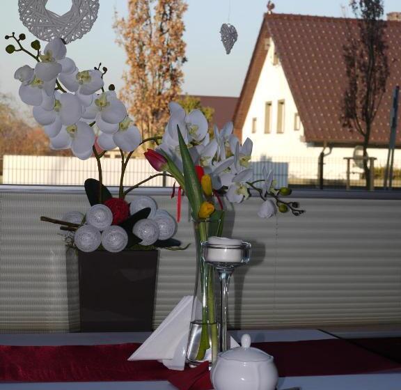 تختخواب و صبحانه Dworek W Płoni