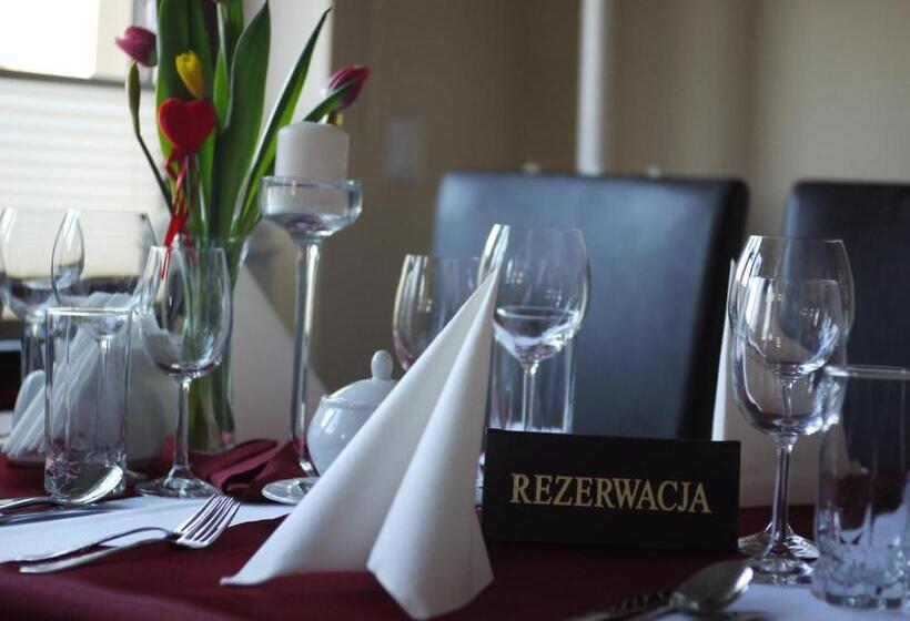 تختخواب و صبحانه Dworek W Płoni