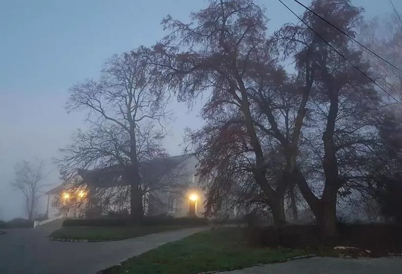 Aamiaismajoitus (B&B) Dwór Na Wichrowym Wzgórzu