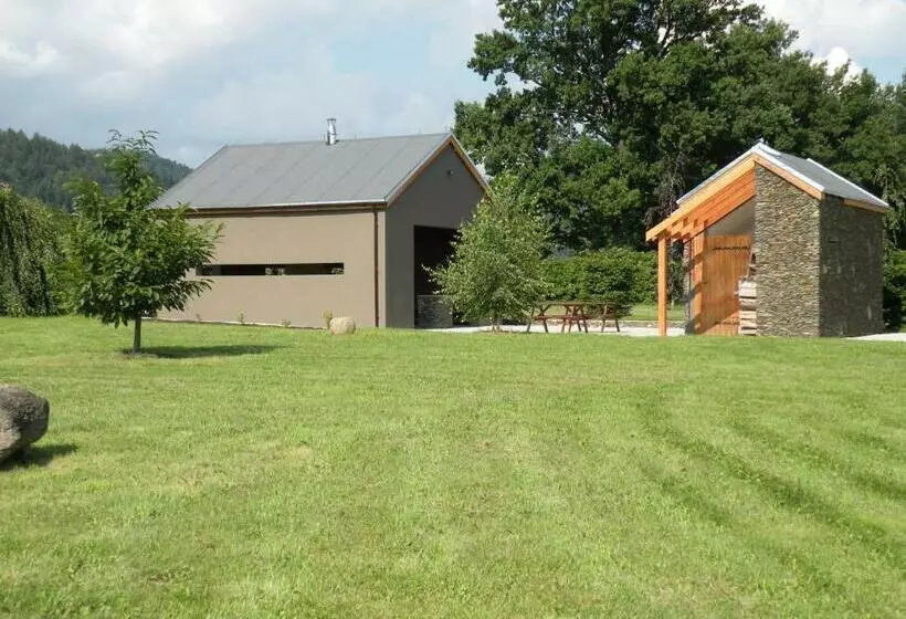 Aamiaismajoitus (B&B) Gospodarstwo Agroturystyczne Pensjonat Sad