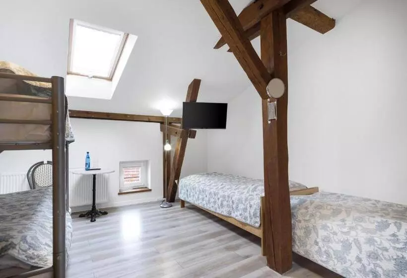 Aamiaismajoitus (B&B) Kawerna Obornicka Pod Orłem Noclegi