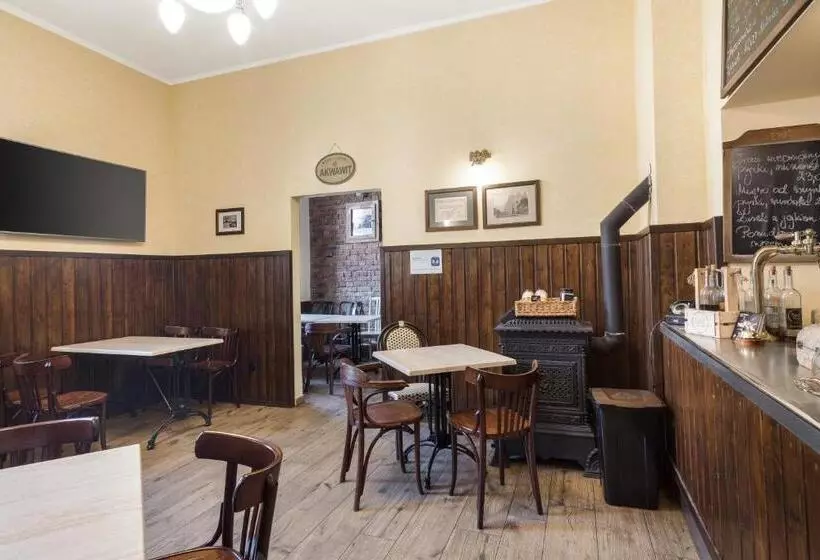 Aamiaismajoitus (B&B) Kawerna Obornicka Pod Orłem Noclegi