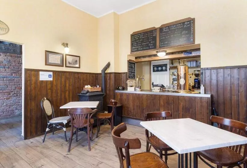 Aamiaismajoitus (B&B) Kawerna Obornicka Pod Orłem Noclegi