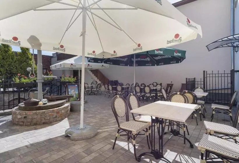 Aamiaismajoitus (B&B) Kawerna Obornicka Pod Orłem Noclegi