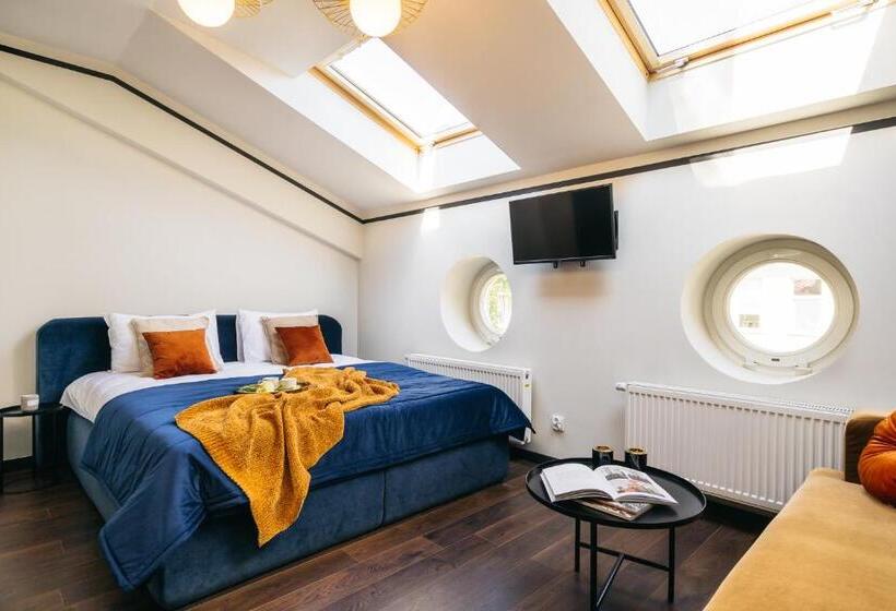 Estery12 By Loft Affair