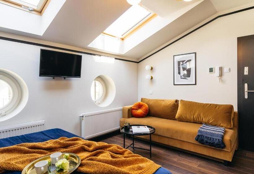 Estery12 By Loft Affair