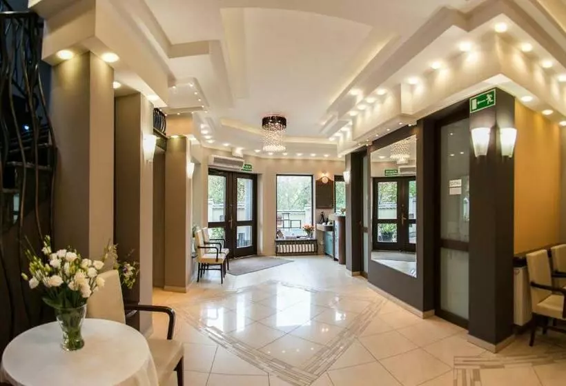 ホテル Konstancja