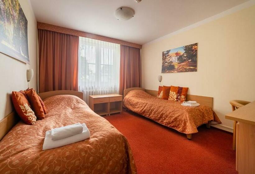 호텔 Pałac Pod Kampinosem Blisko Warszawy