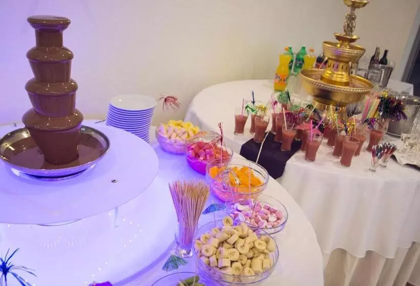 Hotelli Restauracja Autos