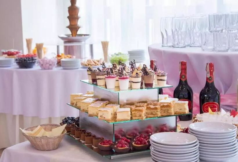 Hotelli Restauracja Autos