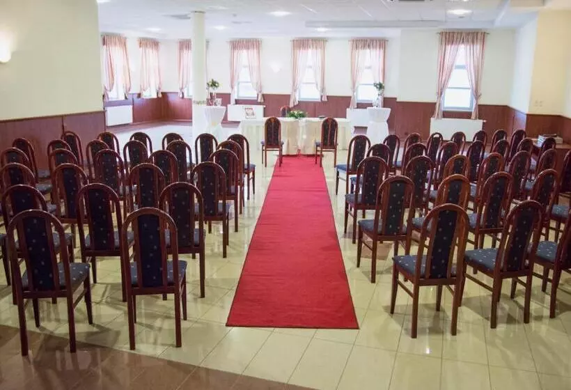 Hotelli Restauracja Autos