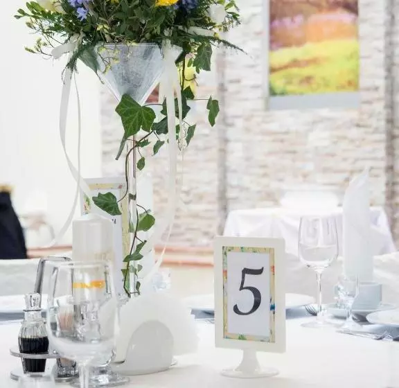 Hotelli Restauracja Autos