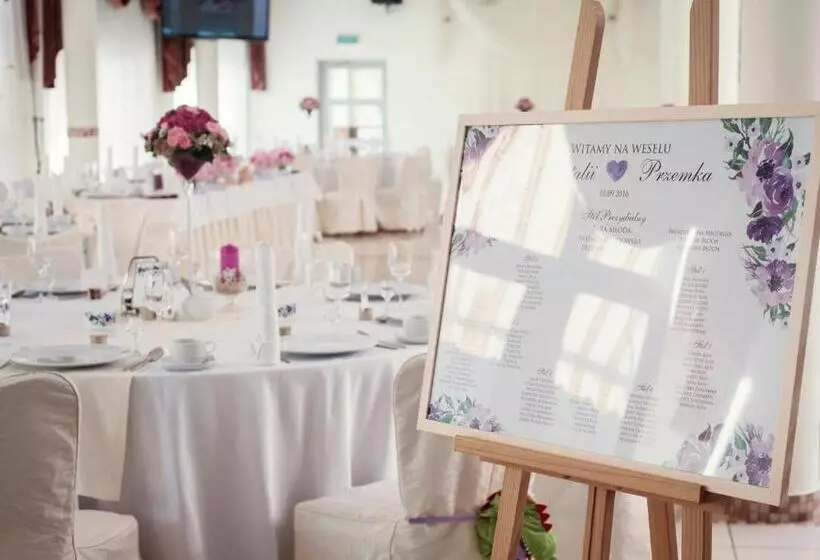 Hotelli Restauracja Autos