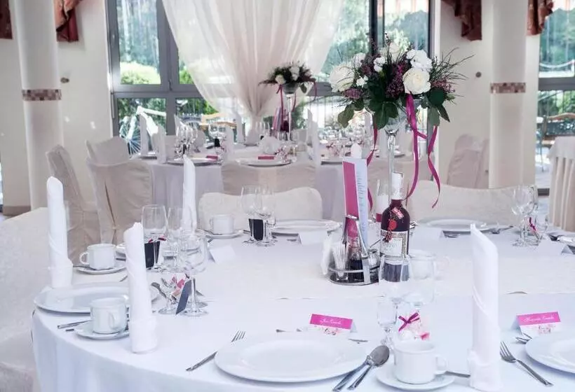 Hotelli Restauracja Autos