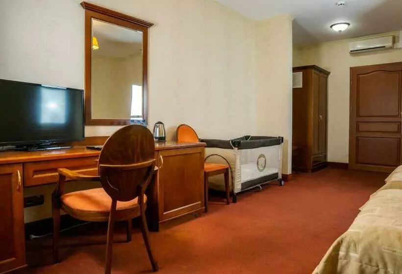 Hotelli Restauracja I Pokoje Gościnne Verde