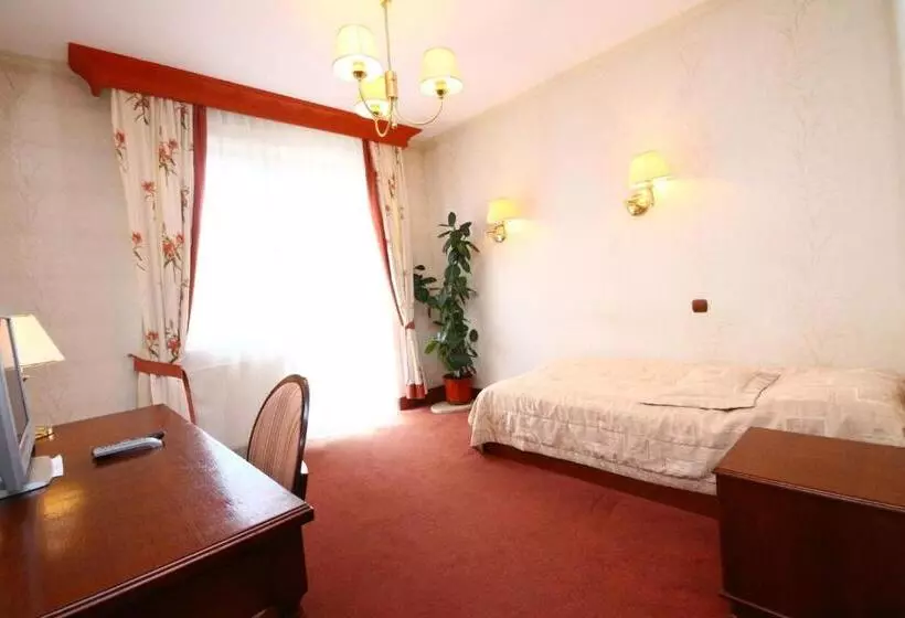 Hotelli Restauracja I Pokoje Gościnne Verde