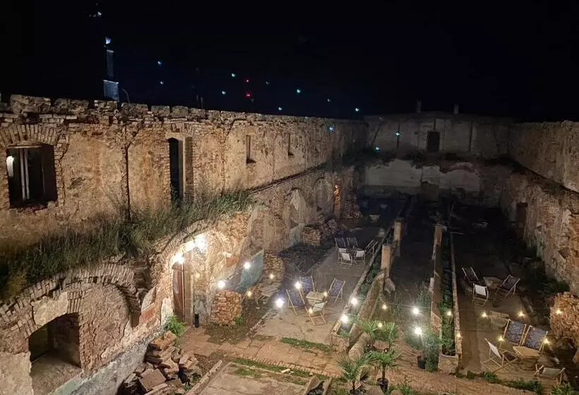 Hotelli Zamek Sarny   Schloss Scharfeneck