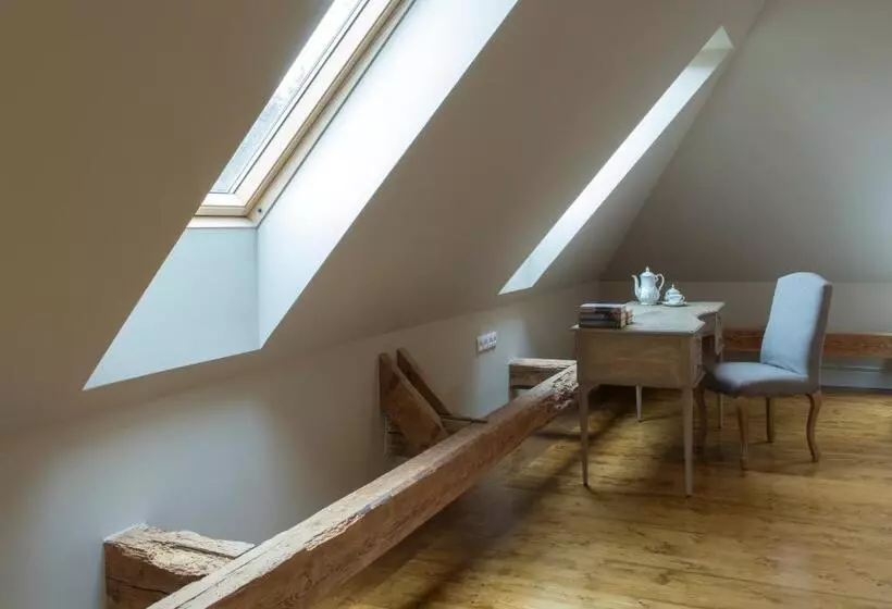 Hotelli Zamek Sarny   Schloss Scharfeneck