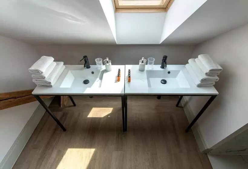 Hotelli Zamek Sarny   Schloss Scharfeneck