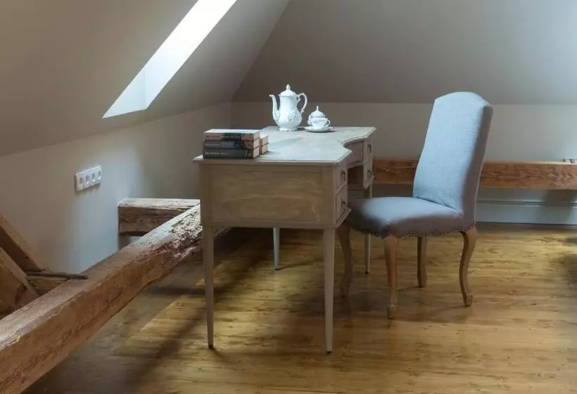 Hotelli Zamek Sarny   Schloss Scharfeneck