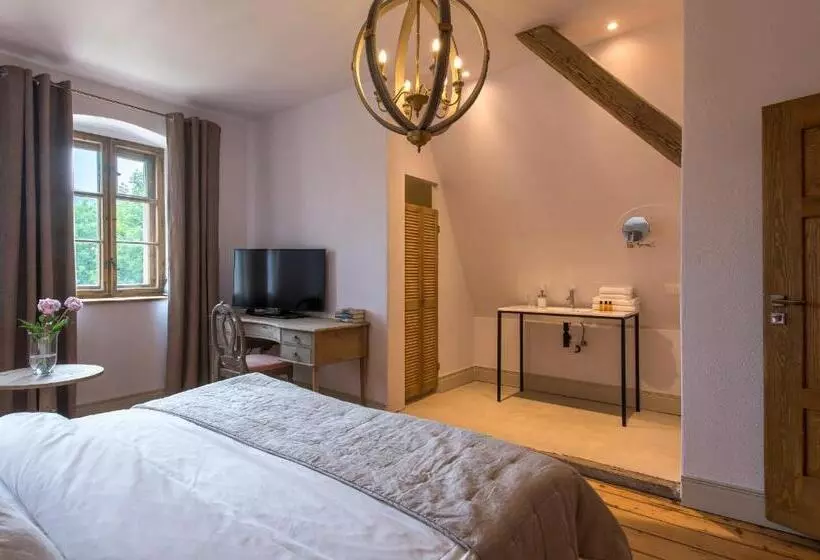 Hotelli Zamek Sarny   Schloss Scharfeneck