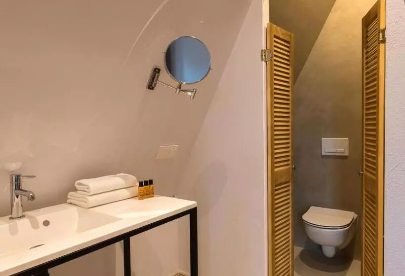 Hotelli Zamek Sarny   Schloss Scharfeneck