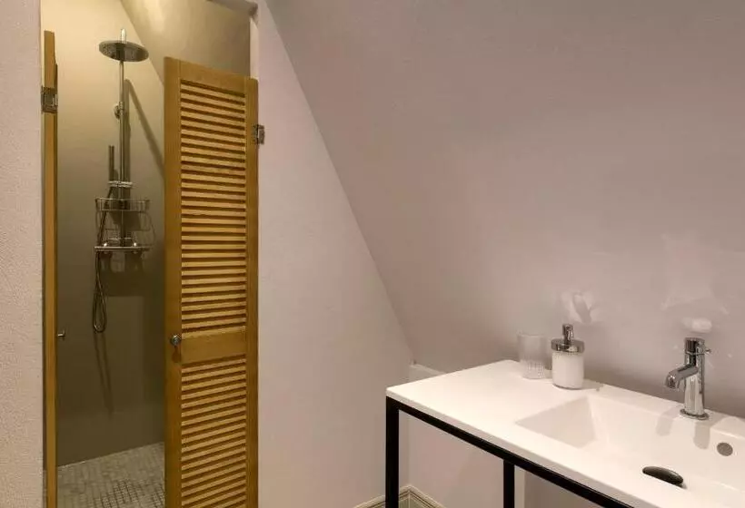 Hotelli Zamek Sarny   Schloss Scharfeneck