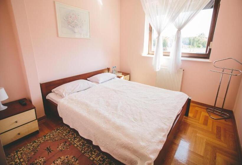 فندق على الطريق Zodiak