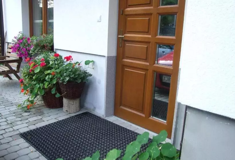 Majatalo Pokoje I Apartamenty Pod Jaworzyną W Koninkach