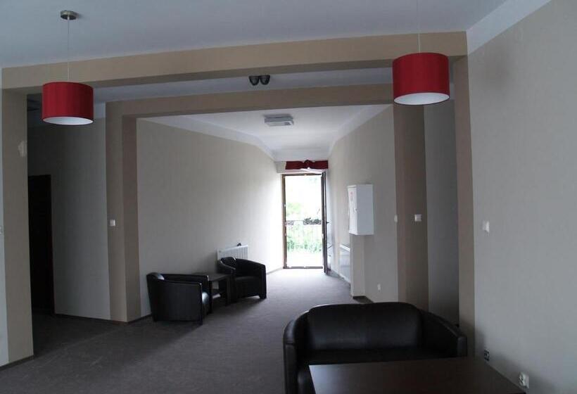 리조트 Dom Wycieczkowy Pttk Turysta