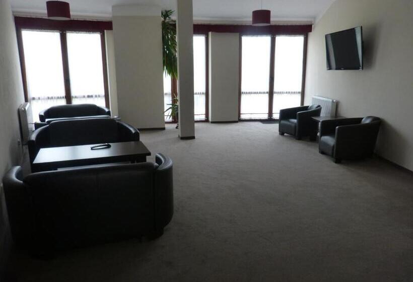 리조트 Dom Wycieczkowy Pttk Turysta