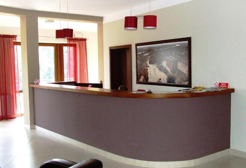 리조트 Dom Wycieczkowy Pttk Turysta