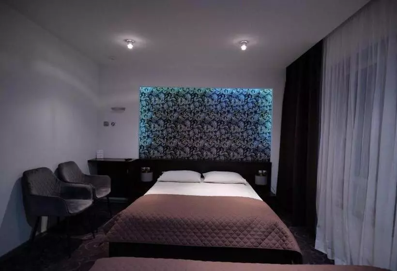 Azymut Hotel & Restaurant