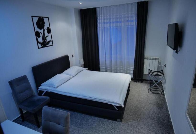 Azymut Hotel & Restaurant