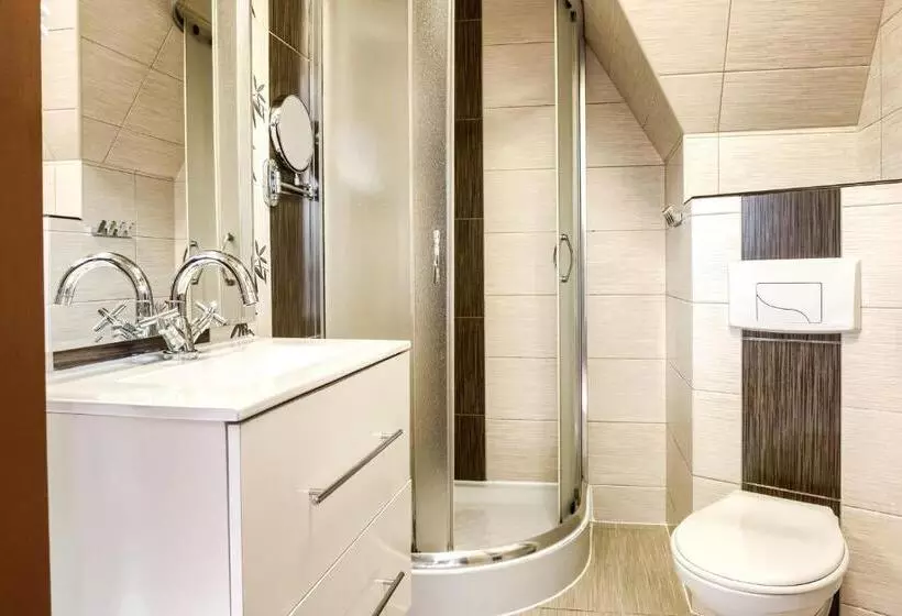 Aamiaismajoitus (B&B) Dworek Pod Giewontem