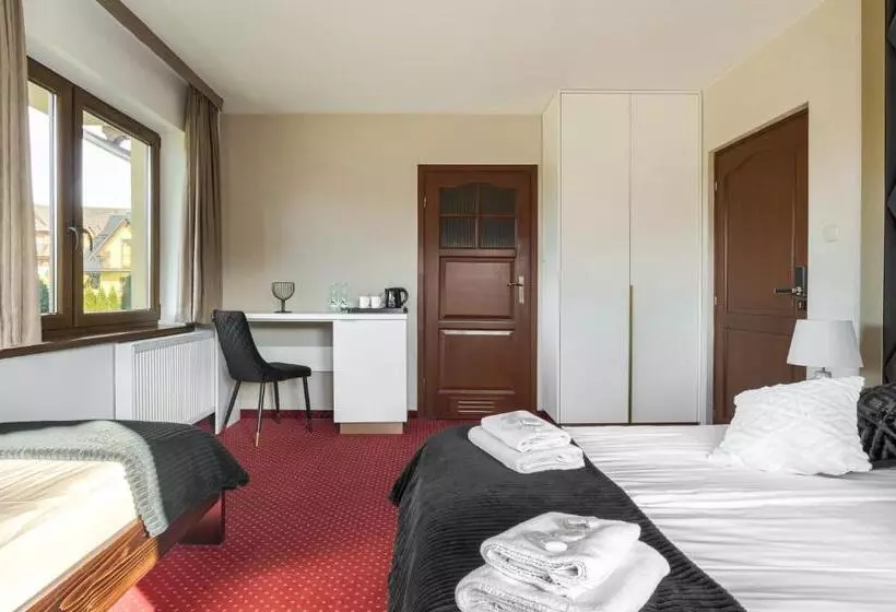 Aamiaismajoitus (B&B) Dworek Pod Giewontem