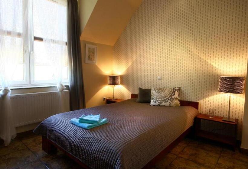 مبيت وإفطار Pensjonat Pod Kasztanami