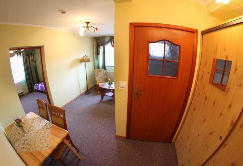 Pensjonat I Restauracja Nowak