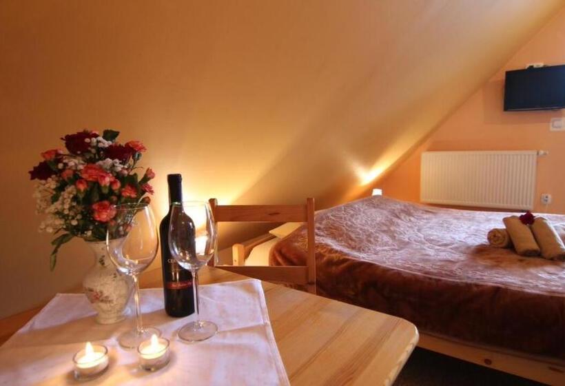 Pensjonat I Restauracja Nowak