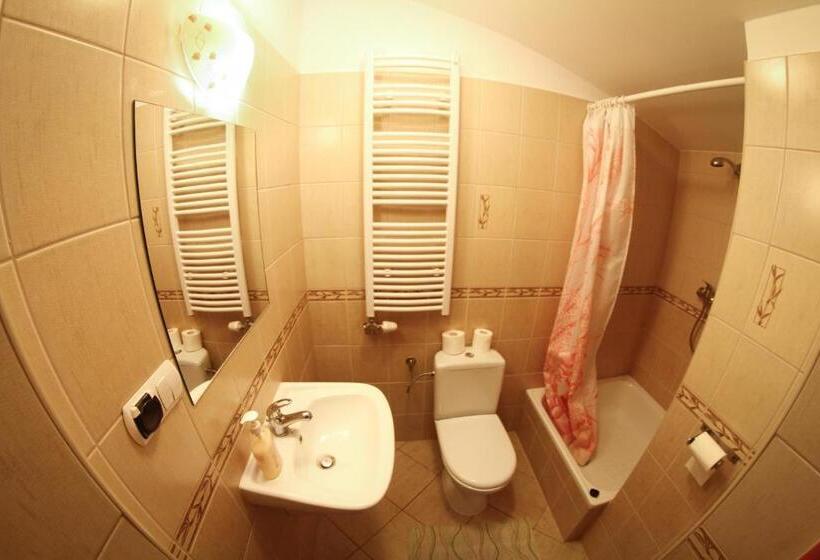 Pensjonat I Restauracja Nowak