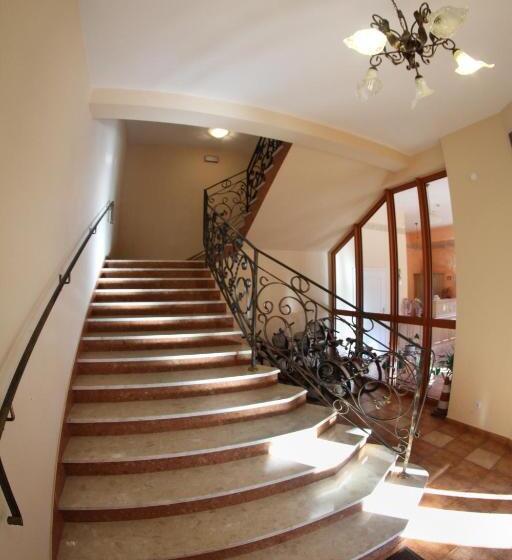 Pensjonat I Restauracja Nowak