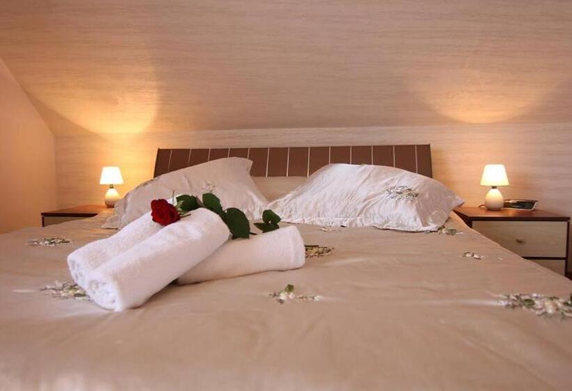 Pensjonat I Restauracja Nowak