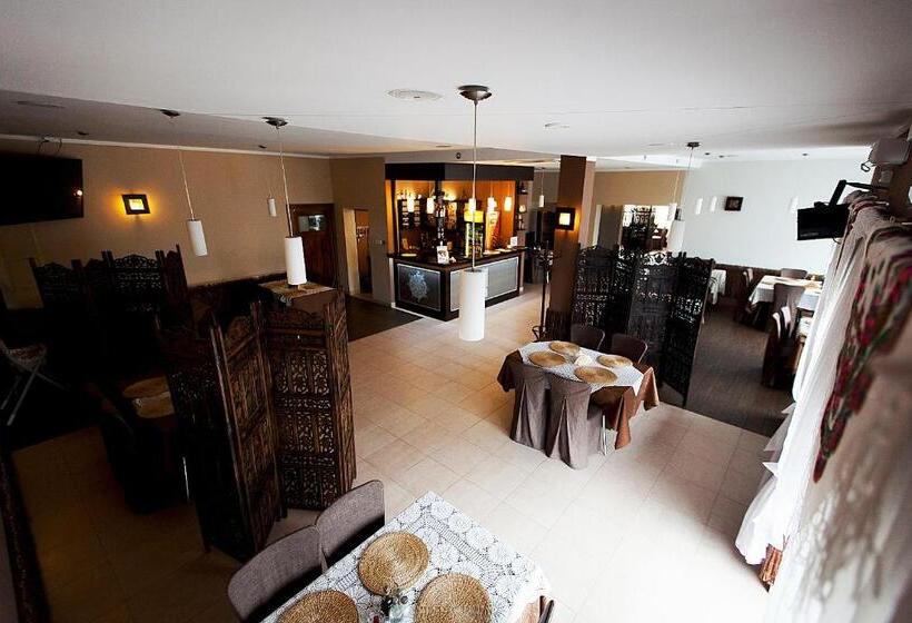 호스텔 Noclegi Folkowa