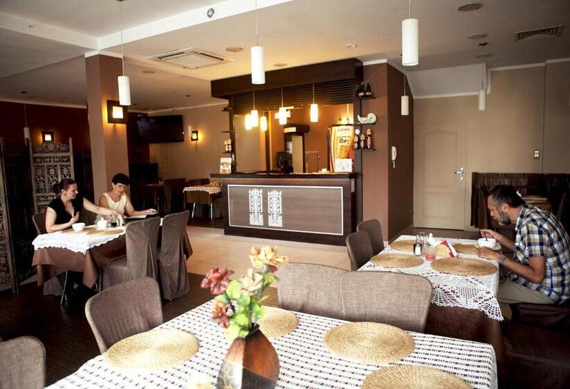 호스텔 Noclegi Folkowa