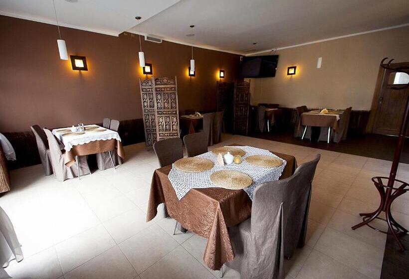 호스텔 Noclegi Folkowa