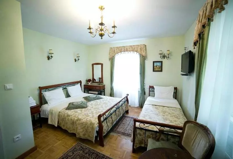 Aamiaismajoitus (B&B) Dworek Ojca Mateusza