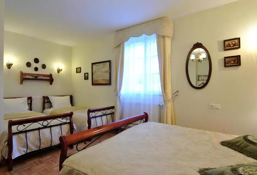 Aamiaismajoitus (B&B) Dworek Ojca Mateusza