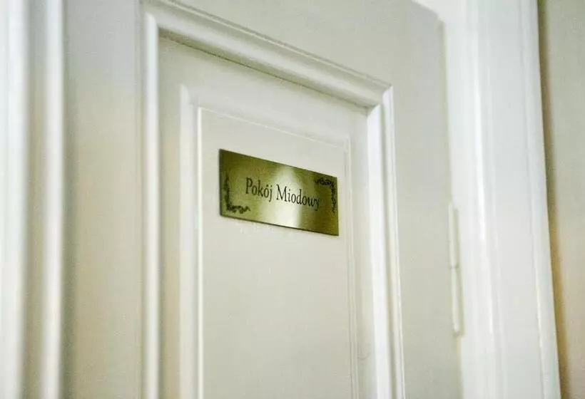 Aamiaismajoitus (B&B) Dworek Ojca Mateusza