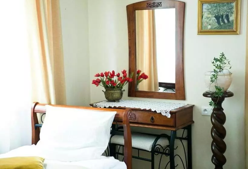 Aamiaismajoitus (B&B) Dworek Ojca Mateusza
